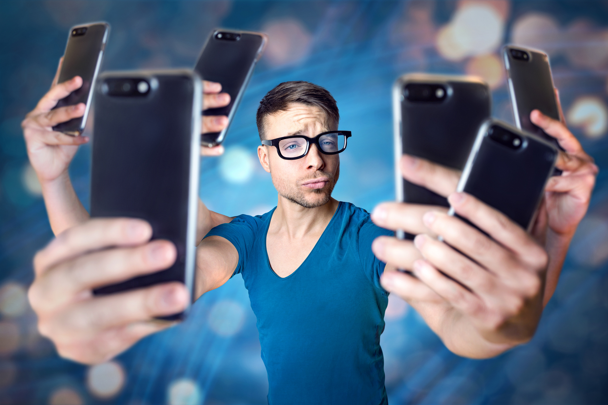 Hyperconnexion: notre cerveau se morcelle-t-il? Les technologies associées aux téléphones mobiles font désormais partie intégrante de la vie quotidienne de bon nombre d’entre nous. Celles-ci présentent de nombreux avantages: nous gardons facilement un œil sur notre travail, les divertissements sont à portée de main, les interactions sociales peuvent se faire à tout moment et, enfin, ces technologies concourent à améliorer la qualité de vie de nombreuses façons.1