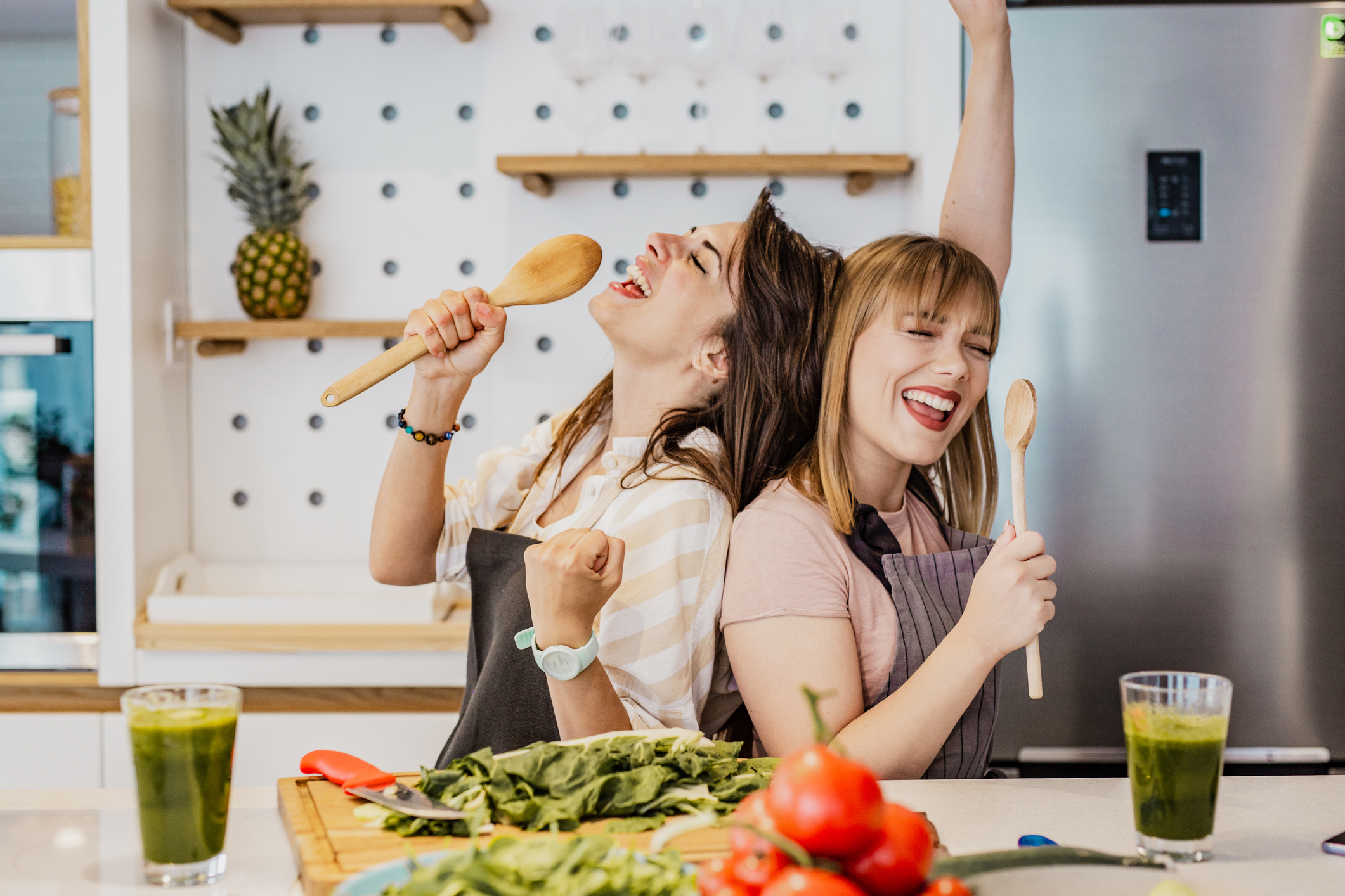 Le métabolisme correspond à la vitesse à laquelle notre corps brûle les calories pour obtenir de l'énergie. Il détermine en grande partie l’appétit et le taux de graisse corporelle. Plus le métabolisme est élevé, plus on peut consommer de calories sans prendre de poids. À l’inverse, un métabolisme plus bas sera lié à un stockage plus important des calories.1,2