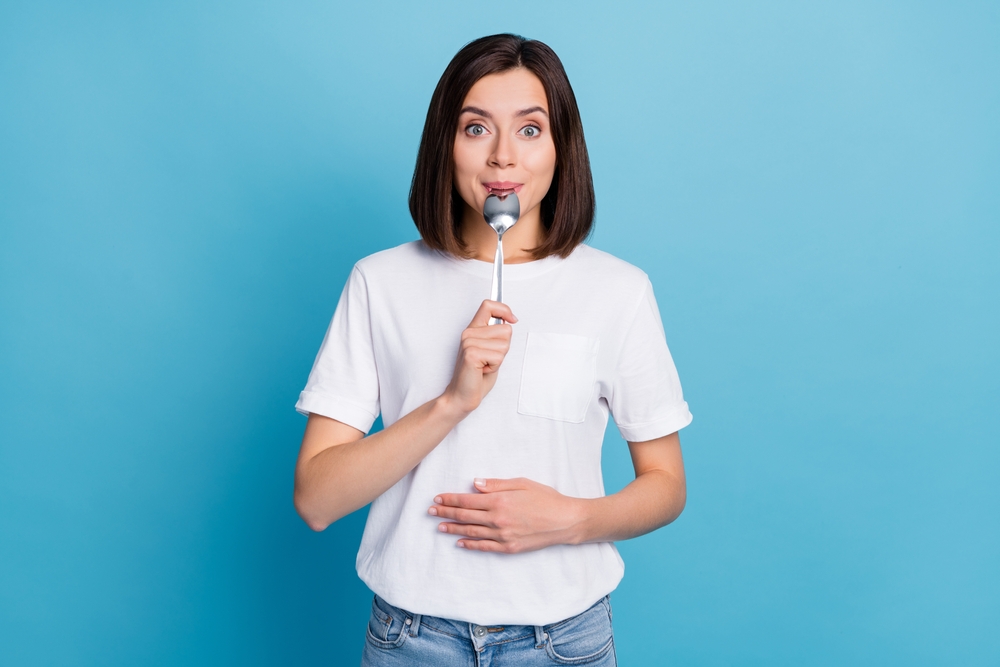 Lorsqu’il s’agit de troubles digestifs après un repas, on pense souvent aux aliments épicés ou trop gras (qu’il convient par ailleurs d’éviter). Cependant, bien d’autres facteurs influencent la digestion. De petites adaptations de l’alimentation et des remèdes naturels peuvent changer la donne!