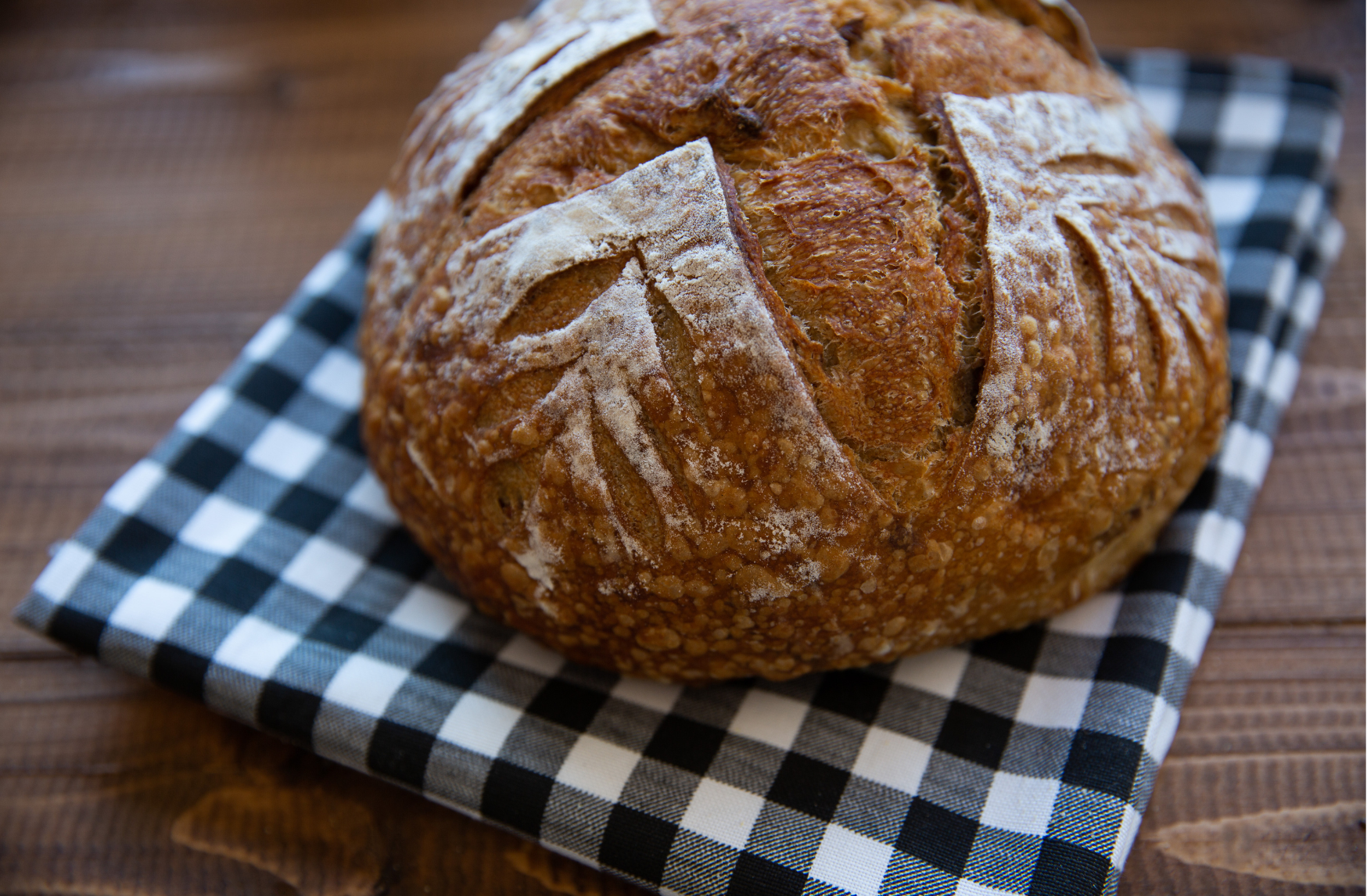 Pain brun léger à base d'amidon de blé sans gluten.