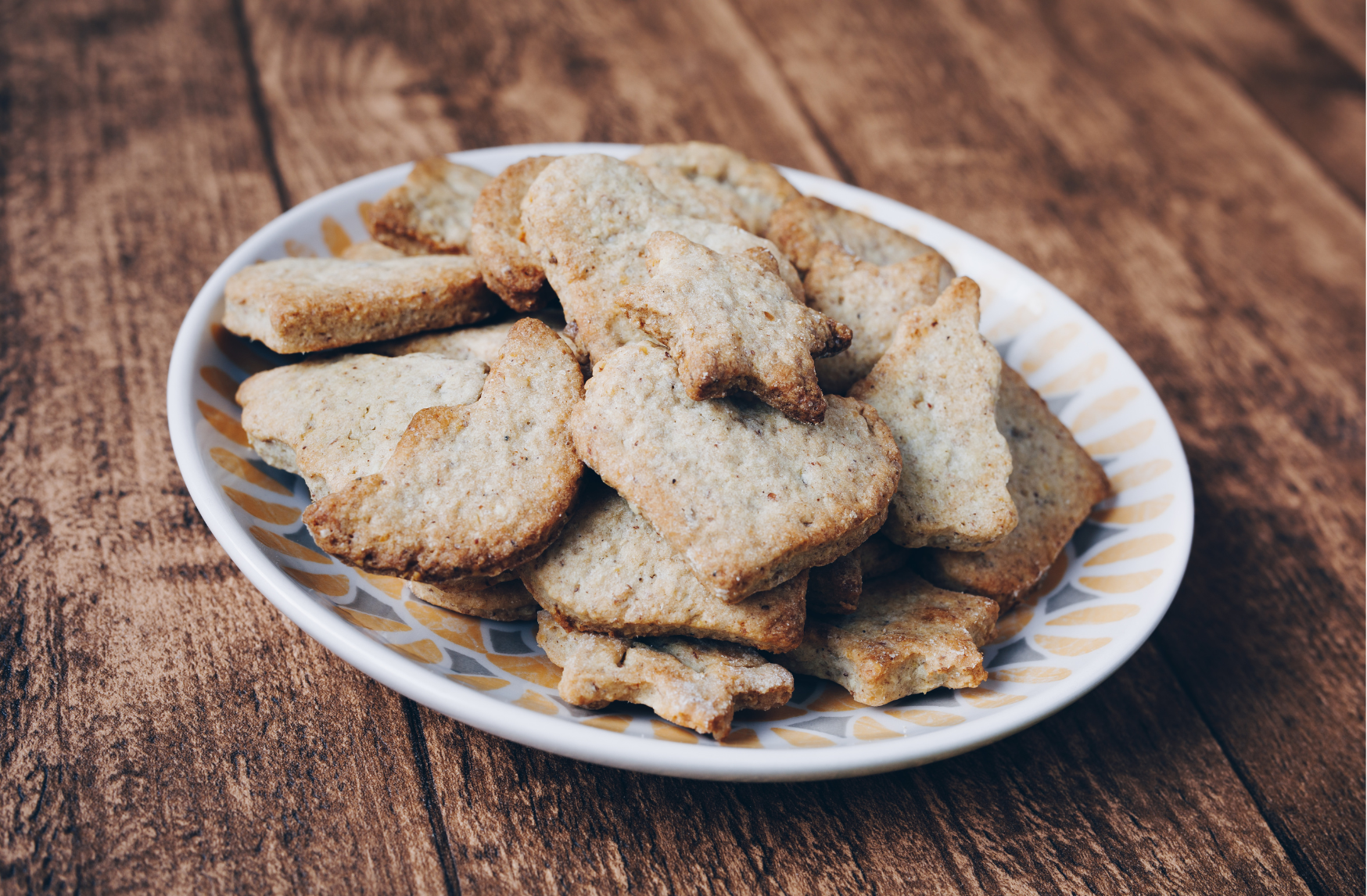 Ces délicieux biscuits sont un vrai régal pour les amateurs de saveurs sucrées et épicées, parfaits pour accompagner le thé, le café ou simplement comme un en-cas savoureux à tout moment de la journée.