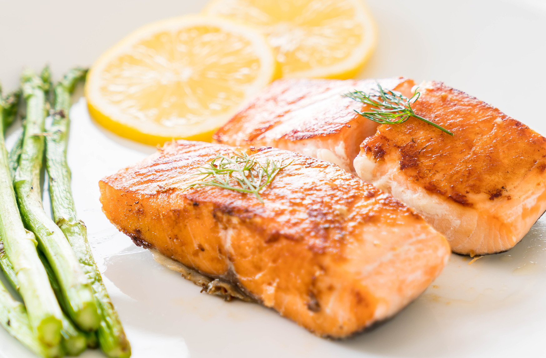 La douceur naturelle du miel ajoute une dimension délicieuse à la riche saveur du saumon, créant ainsi un mariage harmonieux de saveurs.