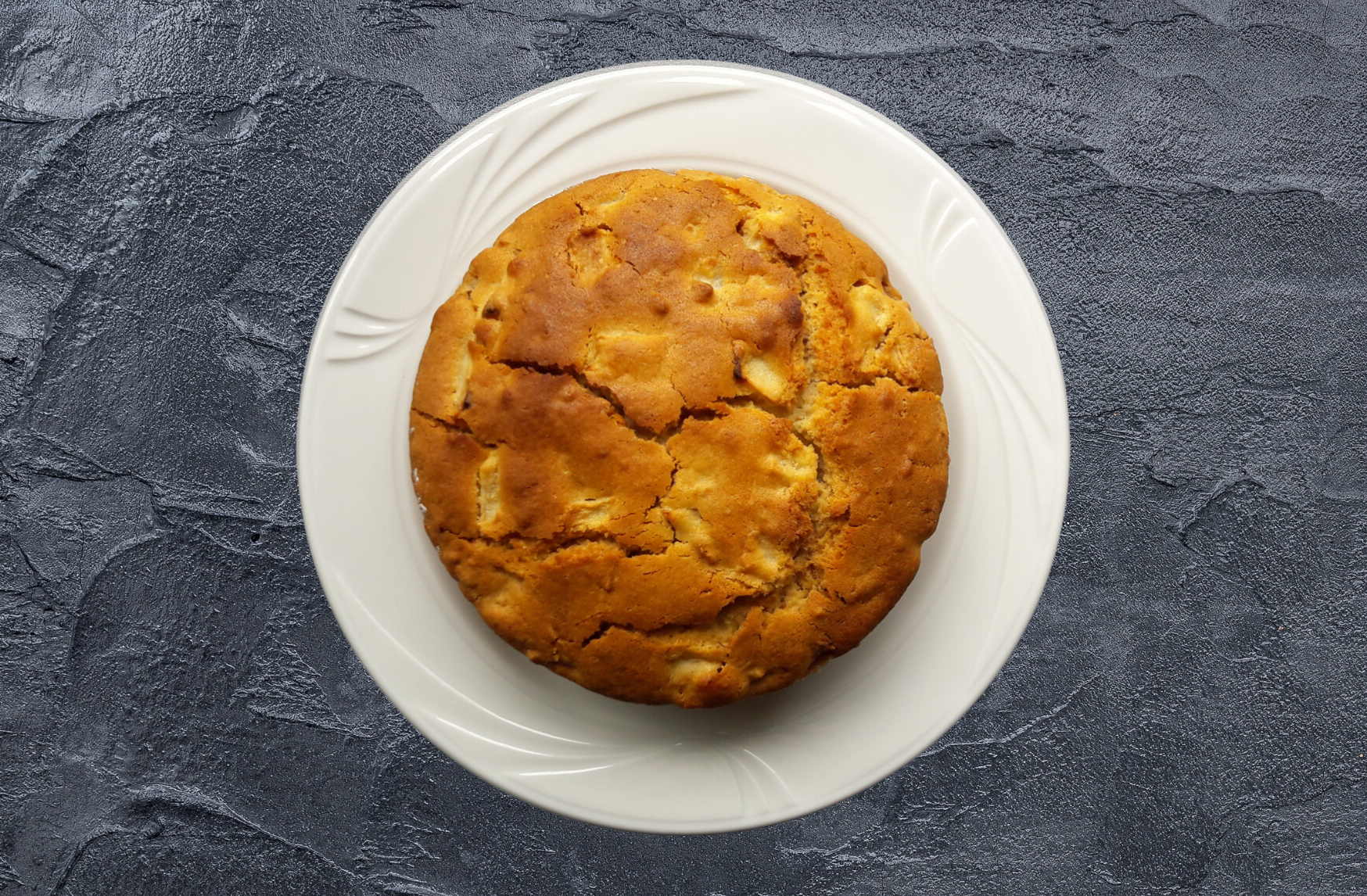 Avec le goût sucré et juteux des poires combiné au spéculoos, ce gâteau est non seulement un régal savoureux, mais il convient également aux régimes hypoprotéinés.